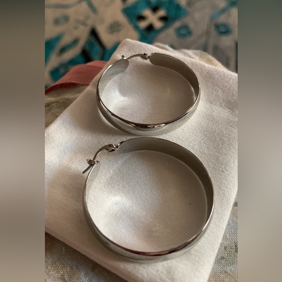 New sterling silver hoop earrings - Picture 3 of 4